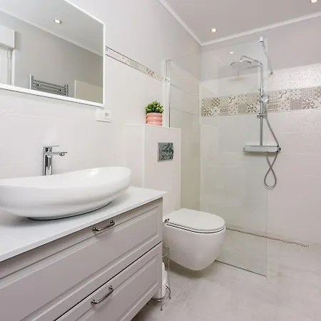 Apartment Exquisites Nur 350 Meter Zum Mit Herrlichem Meerblick, Privatparkplatz, Wifi