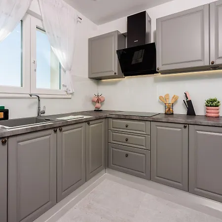 Exquisites Nur 350 Meter Zum Mit Herrlichem Meerblick, Privatparkplatz, Wifi Apartment *