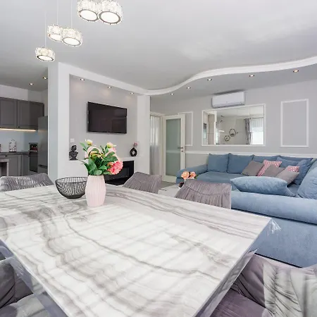 Exquisites Nur 350 Meter Zum Mit Herrlichem Meerblick, Privatparkplatz, Wifi Crikvenica